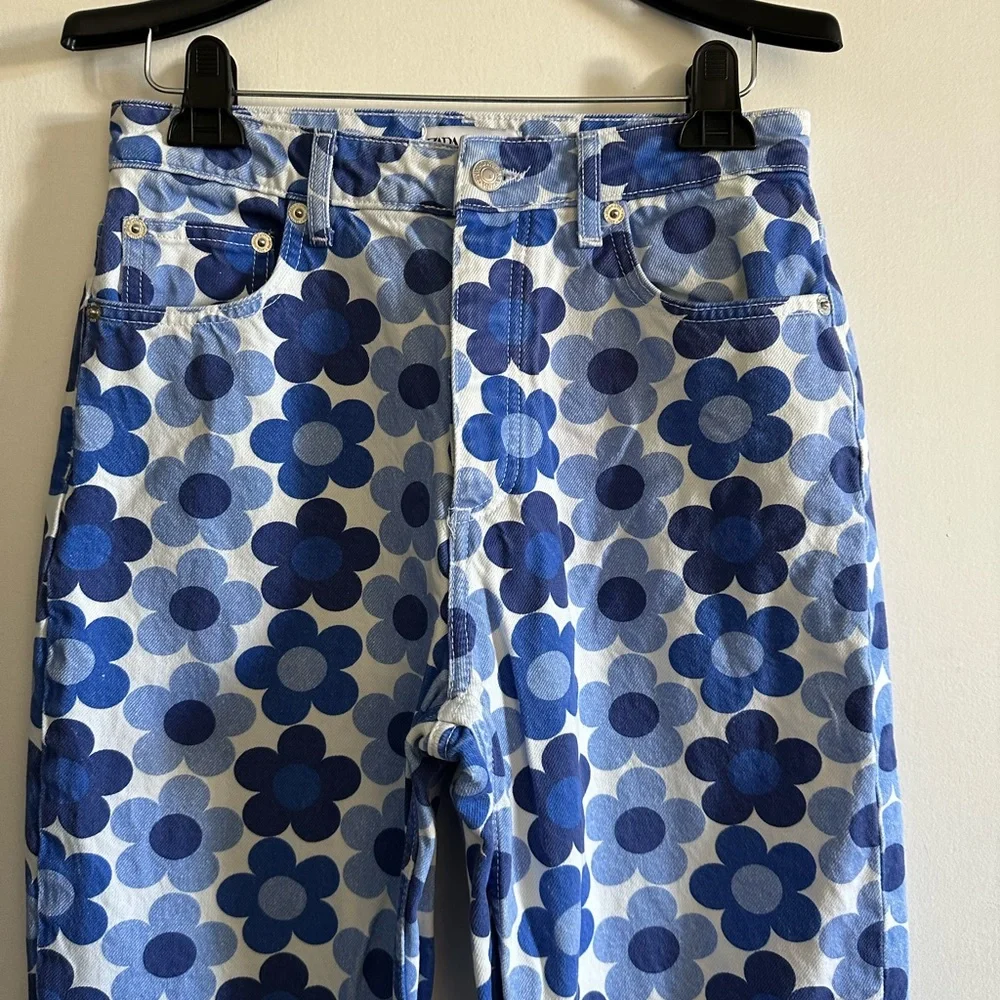 ZARA Blue/White High Waisted Straight Leg Floral Print Jeans size 6 EUC - Picture 8 of 11